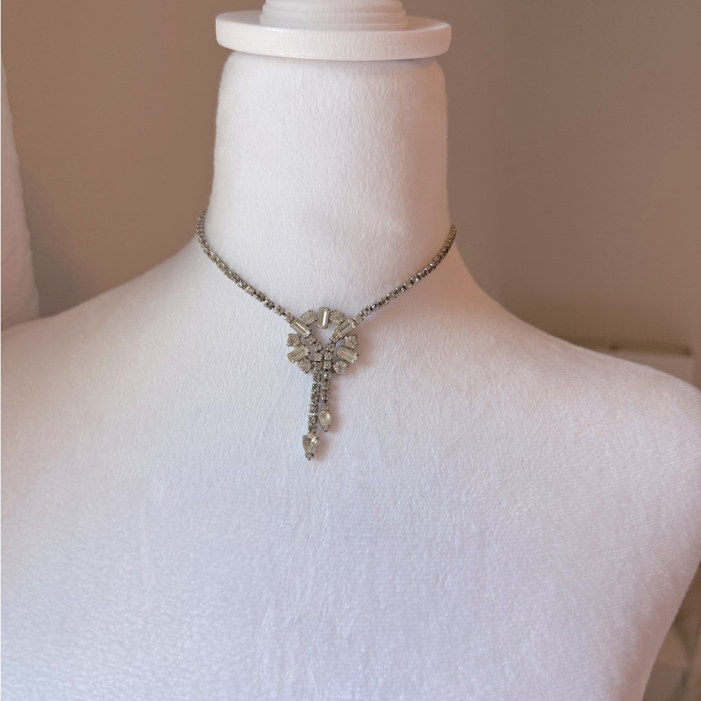 Vintage Elegant Silver 15” rhinestone Necklace with Bow Design